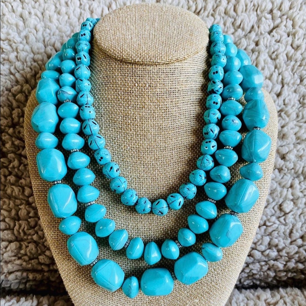 Beautiful chunky turquoise necklace